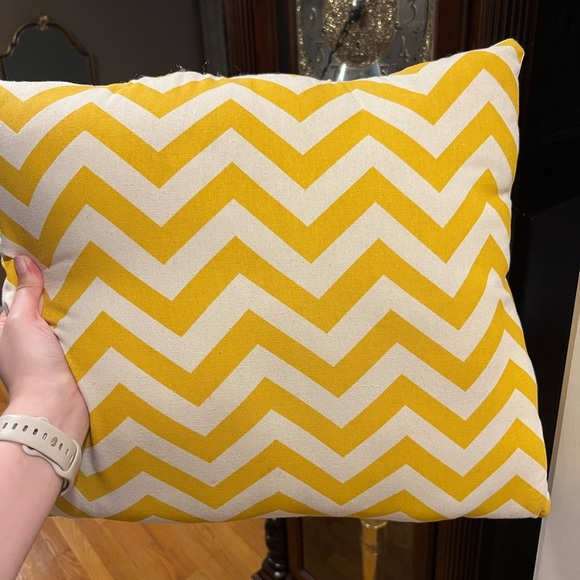 The Pillow Collection Yellow chevron pillow 16x16 square accent pillow - Picture 3 of 4